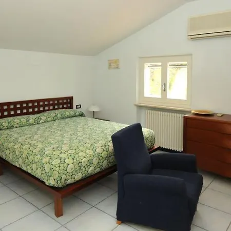 Sleeps 11 Pool Air Con Wifi 佩萨罗