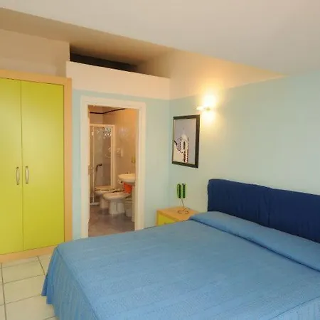 Sleeps 11 Pool Air Con Wifi 佩萨罗